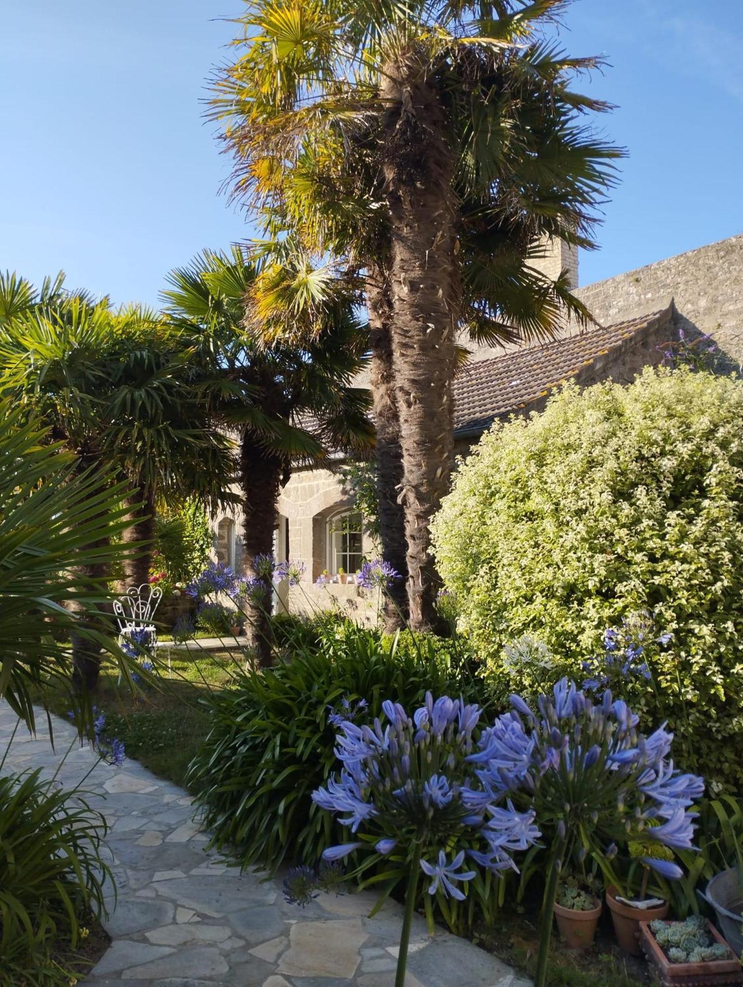 Bed and Breakfast Le Prieure Barfleur Exterior foto